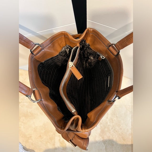 Prada shoulder bag Vitello Daino Buckle with coin purse attachment - Picture 14 of 17